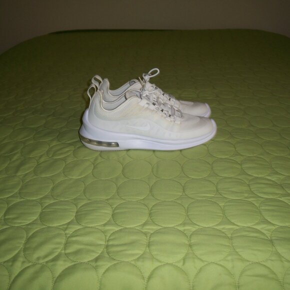 Nike Air Max Axis Women's White Running Shoes AA2168-100 Size 6.5 - Picture 1 of 15
